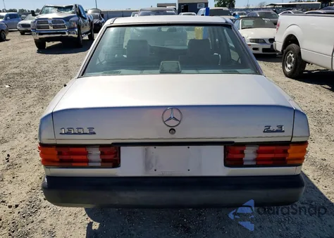 1987 Mercedes-Benz 190 E 2.3 z USA, uszkodzony, nr VIN WDBDA28D6HF305687